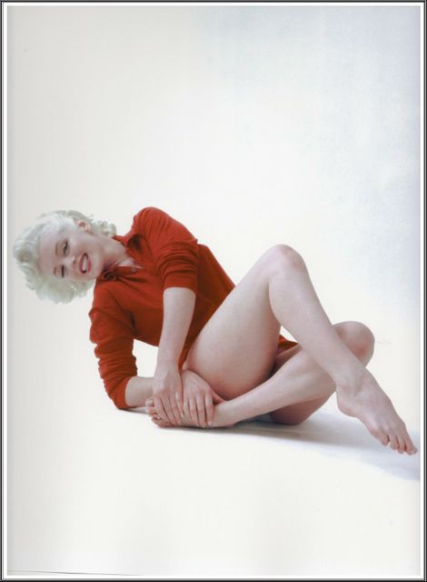 Marilyn-Monroe-Yoga-Pose